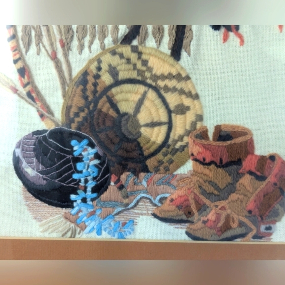 Native American Scene Hand Embroidered With Exquisite Detail - Picture 4 of 14
